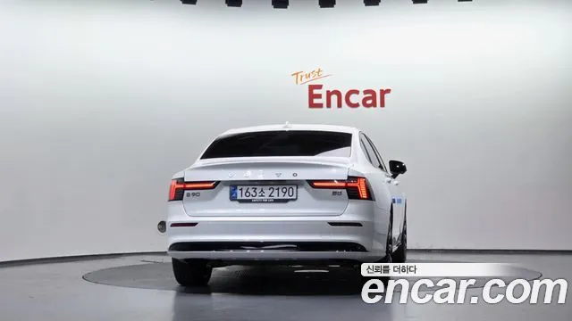 Volvo S90 — Фото автомобиля 4