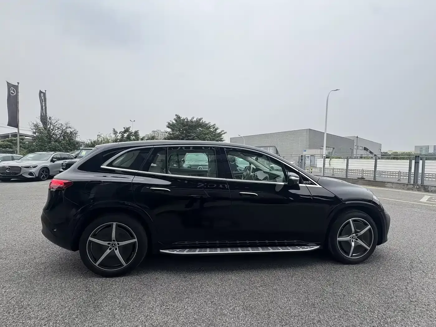 Mercedes-Benz Mercedes-Benz EQS SUV 2025 Model 500 4MATIC — Фото автомобиля 16