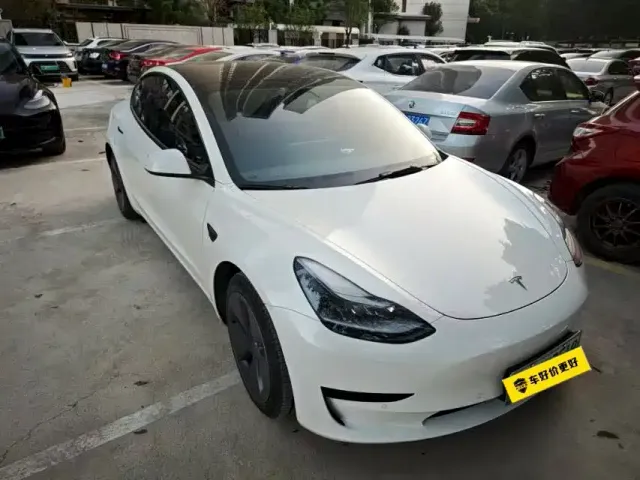 Tesla Model 3 — Фото автомобиля 3
