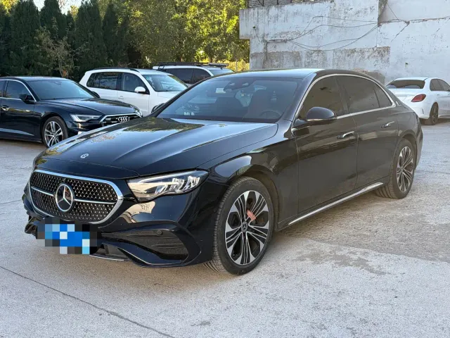 Фотография автомобиля — Mercedes-Benz E-Class