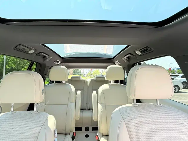 Li Auto L8 — Фото автомобиля 11
