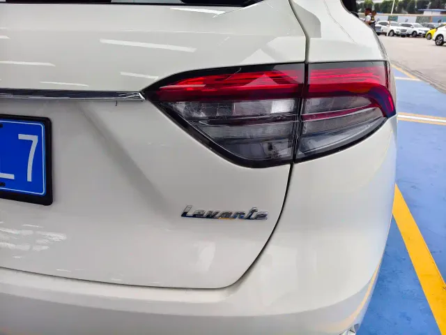 Maserati Levante — Фото автомобиля 15