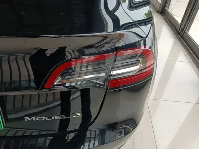 Tesla Model 3 — Фото автомобиля 7
