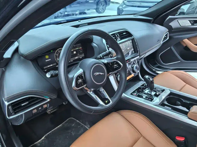 Jaguar XEL — Фото автомобиля 6