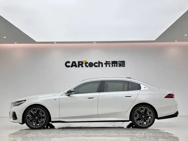 BMW 5 Series — Фото автомобиля 2