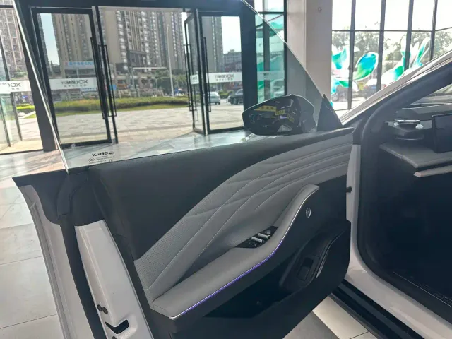 Geely Galaxy Galaxy E8 2024 665km RWD Starship Voyager Edition — Фото автомобиля 16
