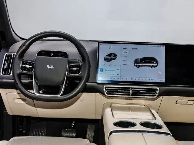 Li Auto L7 — Фото автомобиля 14