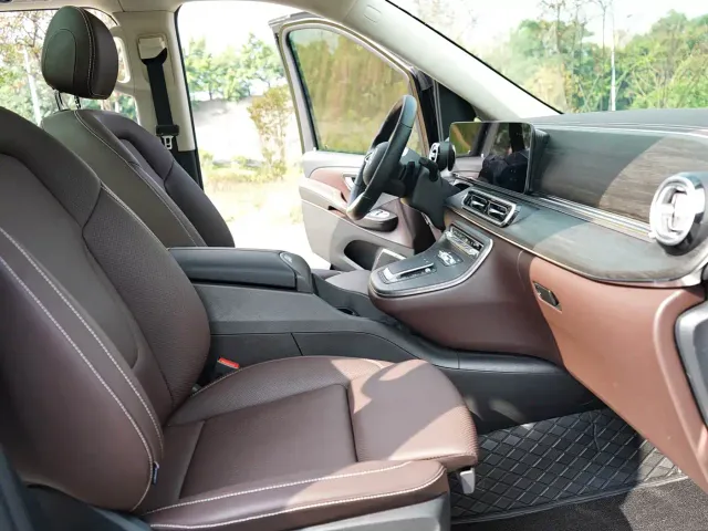 Mercedes-Benz V-Class — Фото автомобиля 12