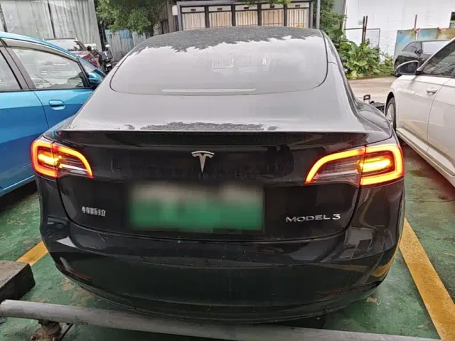 Tesla Model 3 — Фото автомобиля 3