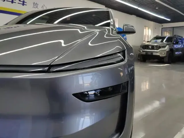 Tesla Model Y — Фото автомобиля 5