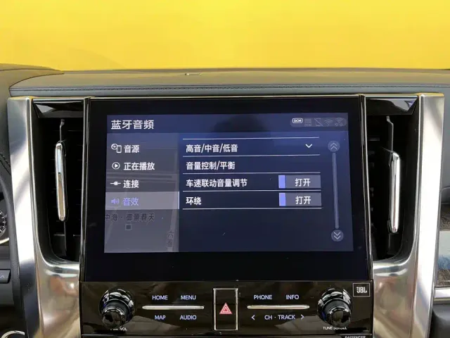 Toyota Alphard — Фото автомобиля 26