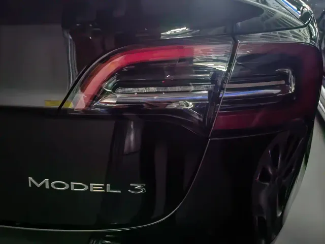 Tesla Model 3 — Фото автомобиля 7