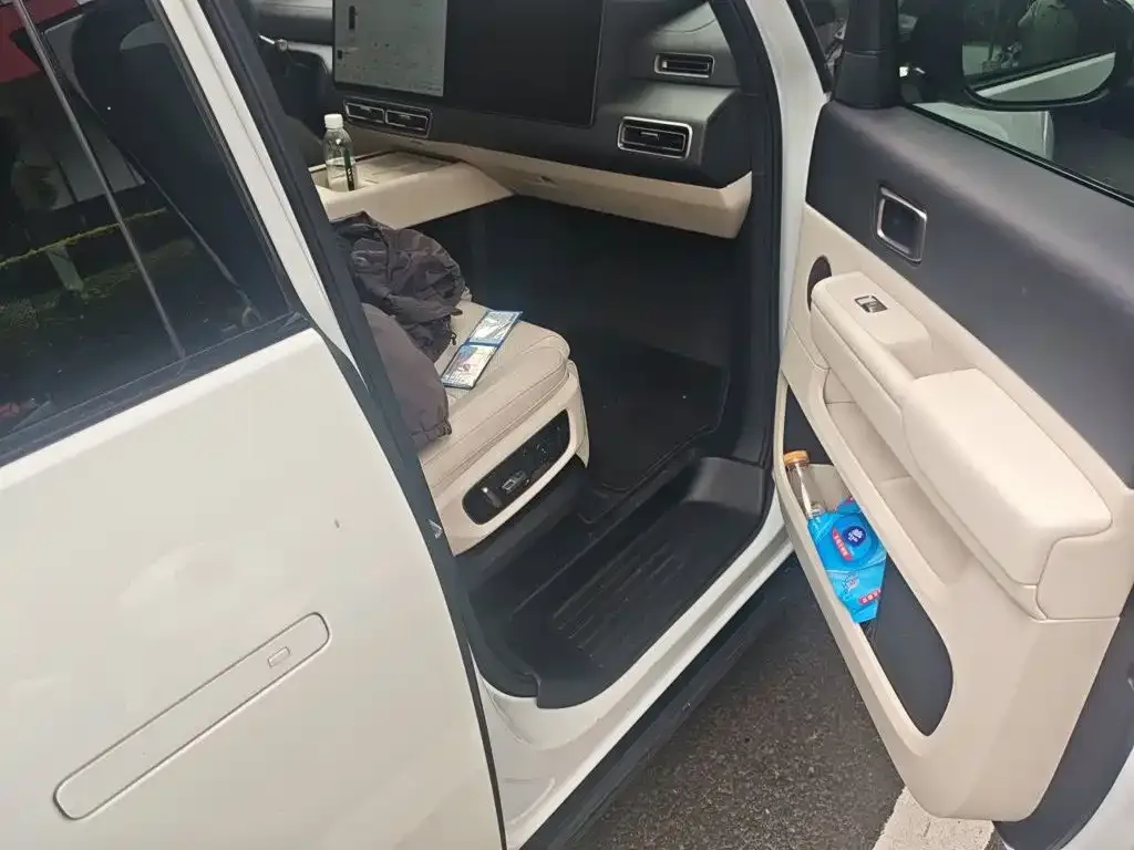 Li Auto Li Auto MEGA 2025 Ultra Smart Renewal Edition — Фото автомобиля 19