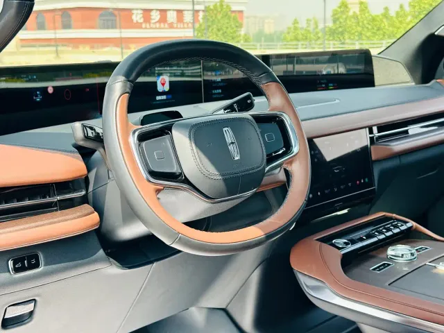 Lincoln Navigator — Фото автомобиля 15