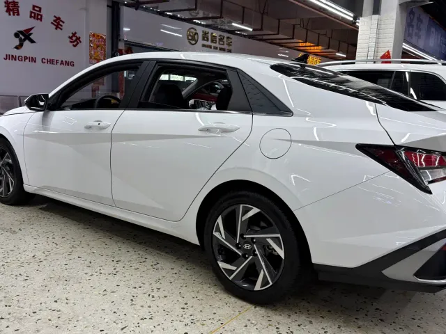 Hyundai Elantra — Фото автомобиля 6