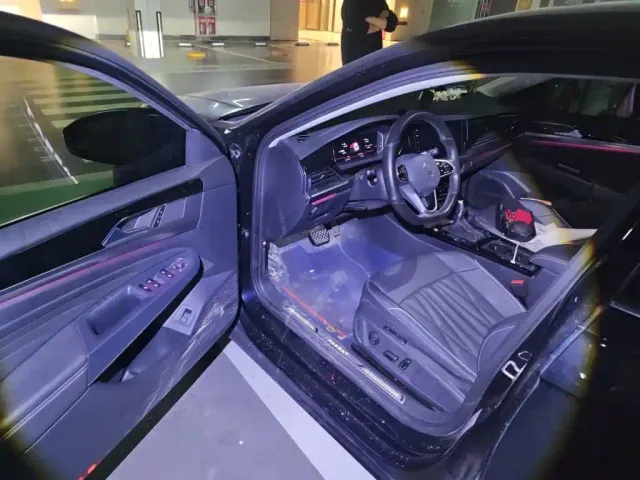 Volkswagen Passat — Фото автомобиля 12