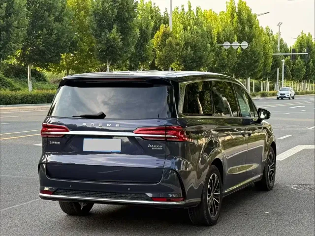 Roewe iMAX8 — Фото автомобиля 9