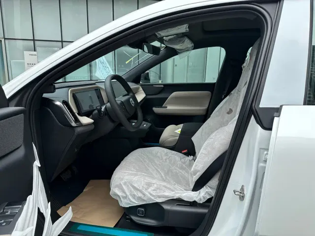 Volvo XC70 Plug-in Hybrid — Фото автомобиля 8
