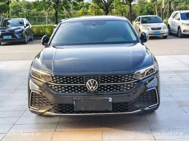 Volkswagen Passat — Фото автомобиля 2