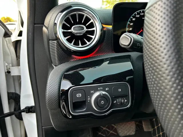Mercedes-Benz A-Class — Фото автомобиля 24