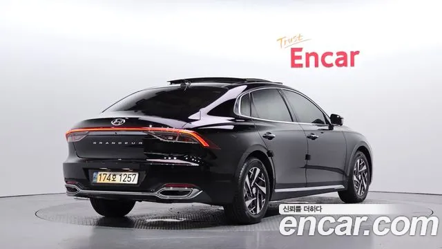 Hyundai Grandeur — Фото автомобиля 2