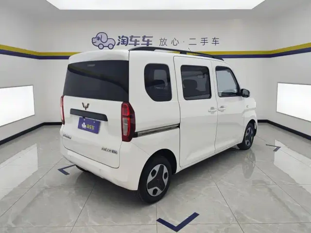 Wuling Zhiguang NEV — Фото автомобиля 3