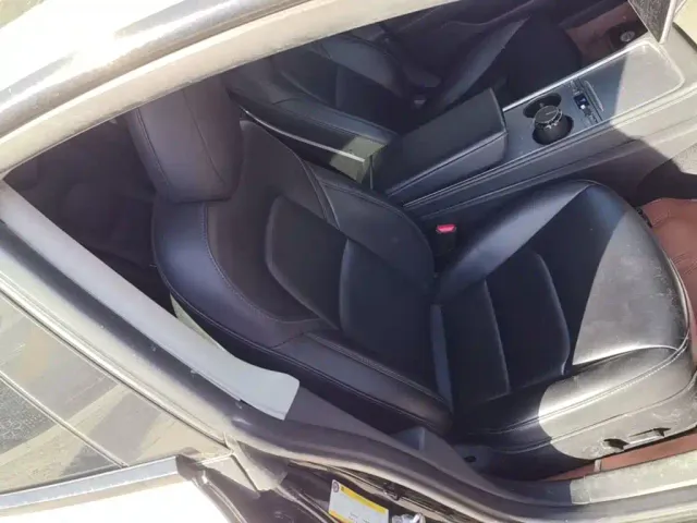 Tesla Model 3 — Фото автомобиля 24