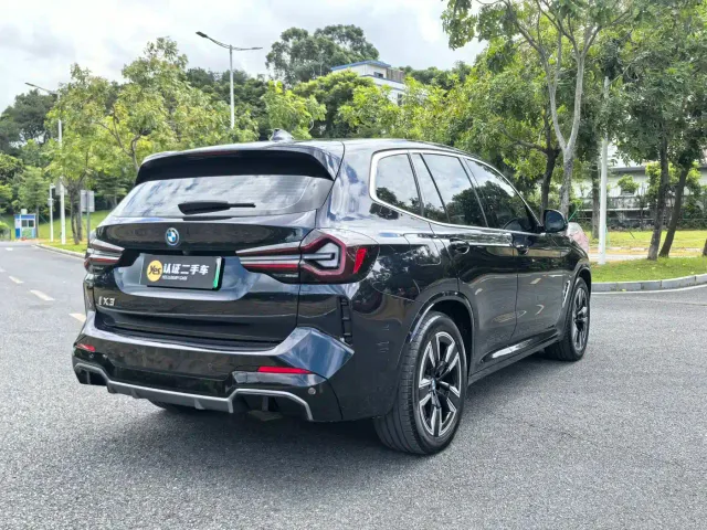 BMW iX3 — Фото автомобиля 5