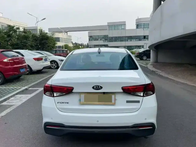 Kia Forte — Фото автомобиля 5