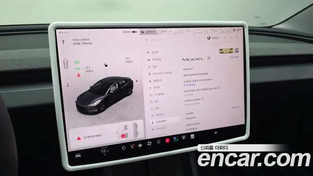 Tesla Model 3 — Фото автомобиля 24