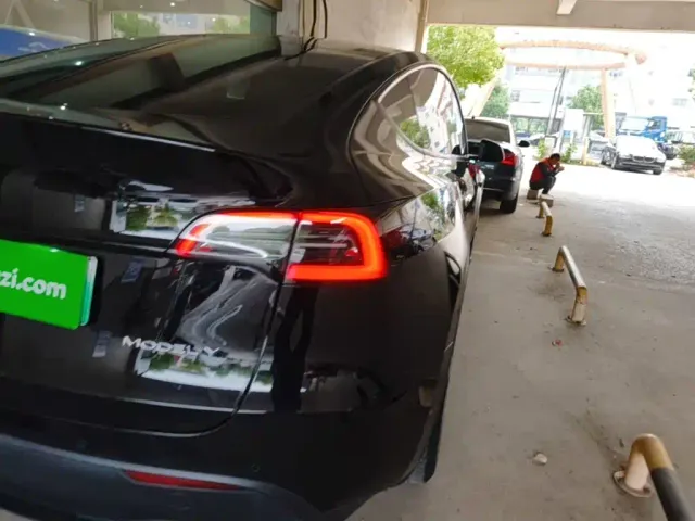 Tesla Model Y — Фото автомобиля 7