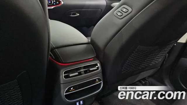 Genesis GV70 — Фото автомобиля 30