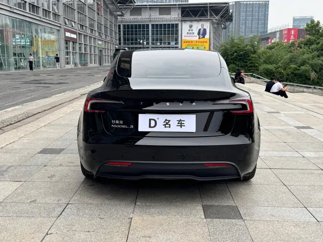 Tesla Model 3 — Фото автомобиля 6