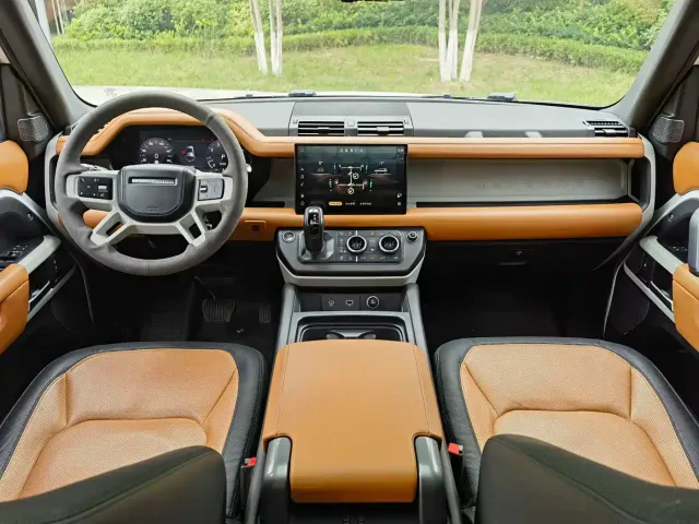 Land Rover Defender — Фото автомобиля 11