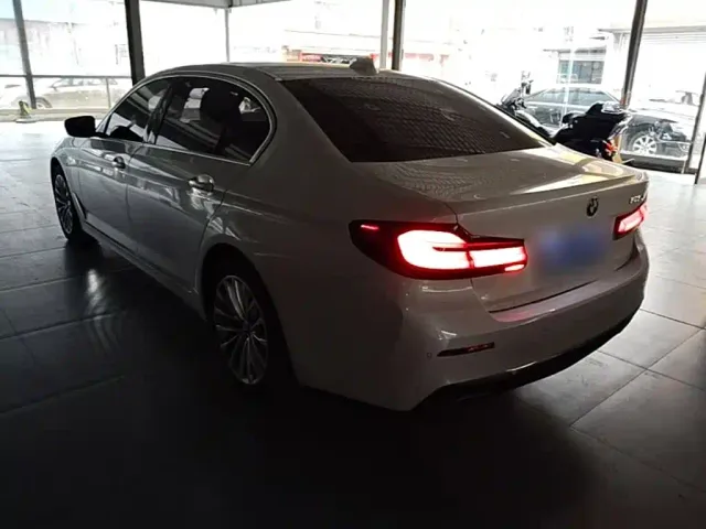BMW 5 Series — Фото автомобиля 4