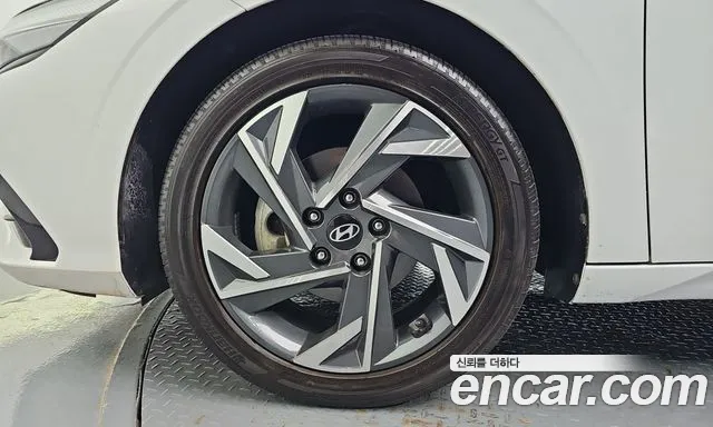 Hyundai Avante CN7 — Фото автомобиля 5