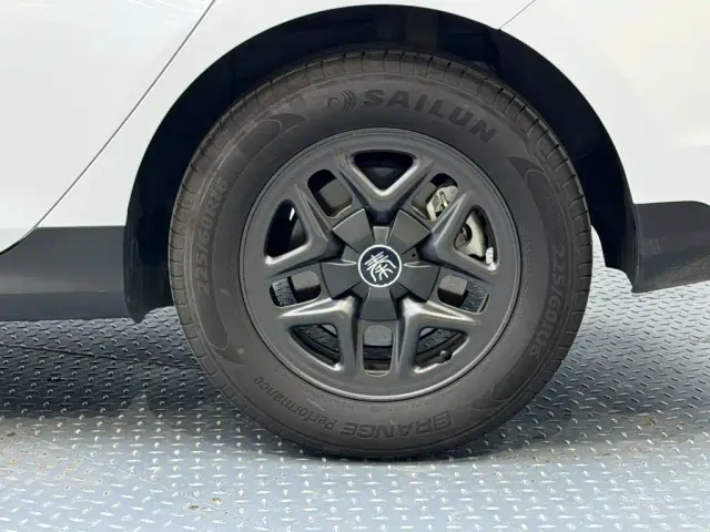 BYD Qin PLUS — Фото автомобиля 8