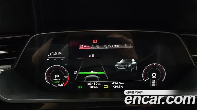 Audi e-tron — Фото автомобиля 8