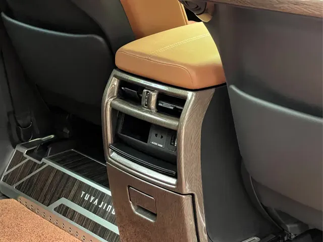 Toyota Alphard — Фото автомобиля 23