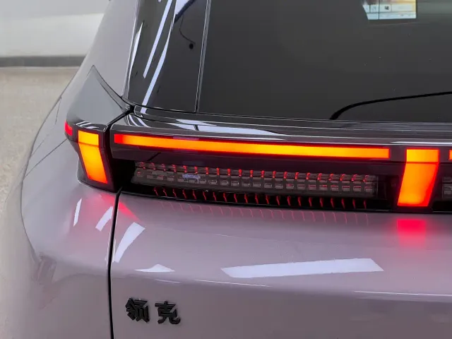 Lynk & Co Z20 — Фото автомобиля 9
