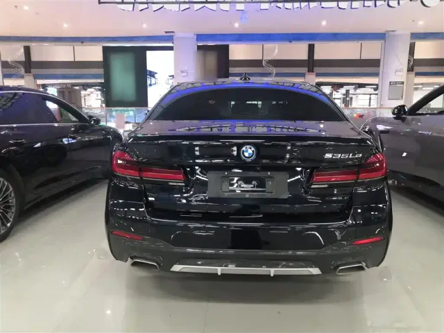 BMW 5 Series — Фото автомобиля 6
