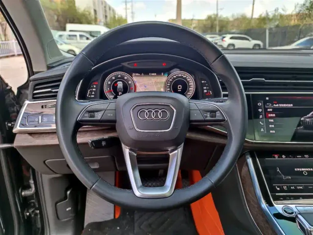 Audi Q7 — Фото автомобиля 12
