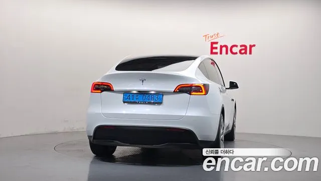 Tesla Model Y — Фото автомобиля 4
