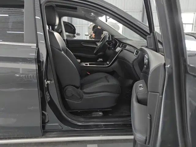 Roewe RX5 — Фото автомобиля 8