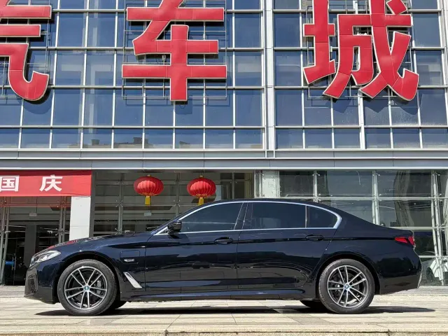 BMW 5 Series — Фото автомобиля 4