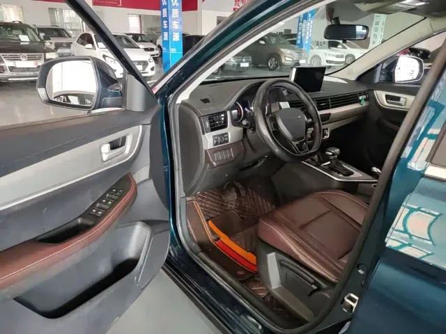 Forthing T5 — Фото автомобиля 15