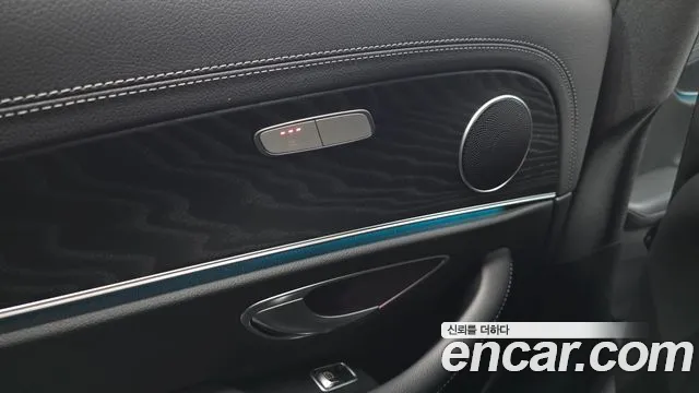 Mercedes-Benz E-Class — Фото автомобиля 18
