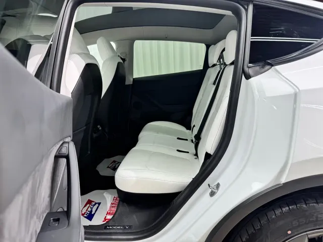 Tesla Model Y — Фото автомобиля 8