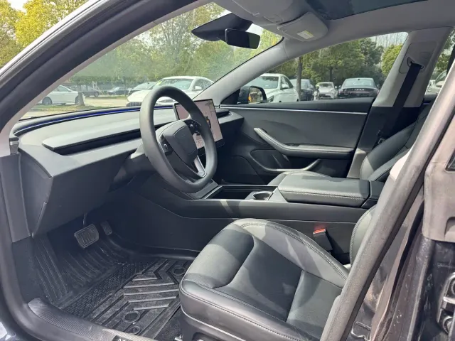 Tesla Model 3 — Фото автомобиля 3