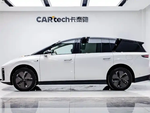Li Auto i8 — Фото автомобиля 3